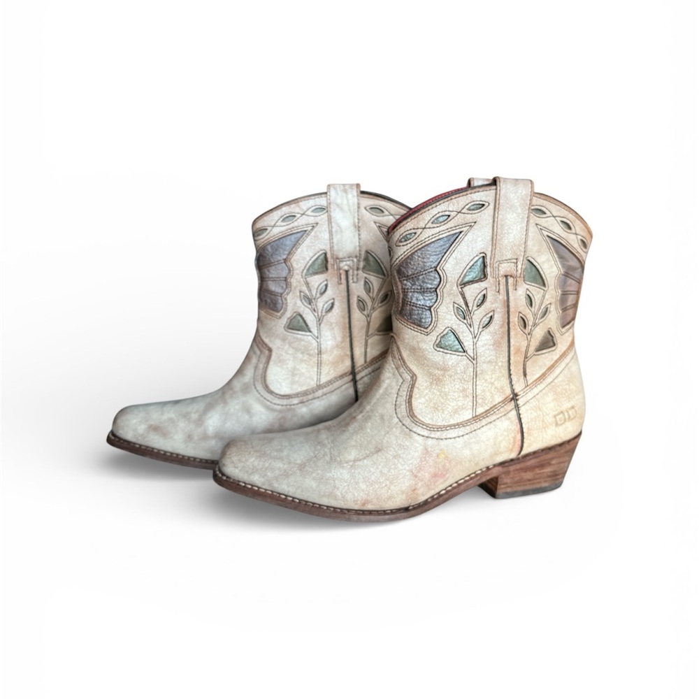 BED STU LEATHER WESTERN BOOTS. Cream and Brown Ankle Boots Size 7 Like New